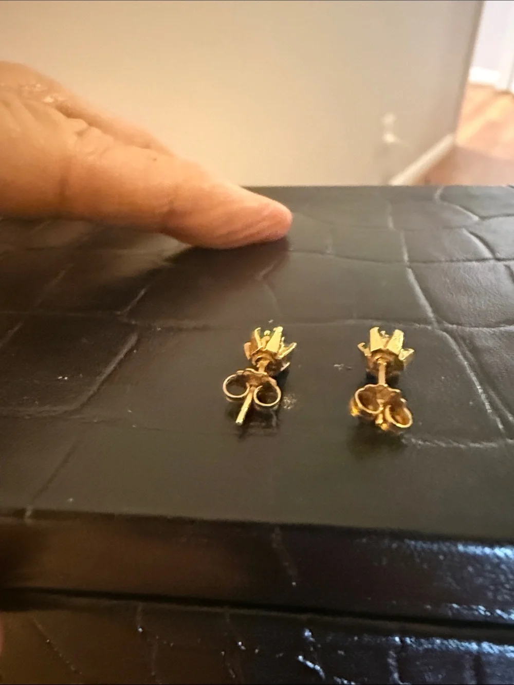 Vintage 14K Yellow Gold Natural Emerald & Diamond Flower Cluster Stud Earrings